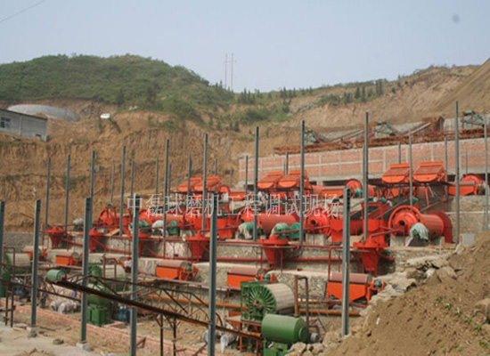 中磊機(jī)械球磨機(jī)工程調(diào)試現(xiàn)場(chǎng)